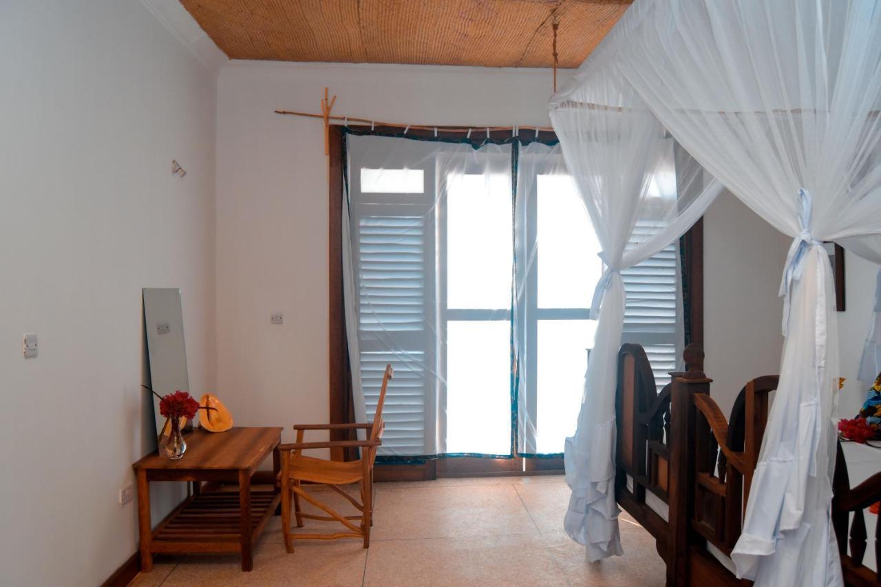 Zanzibar Kusini Beach Bungalows Hotel Kizimkazi Exterior photo